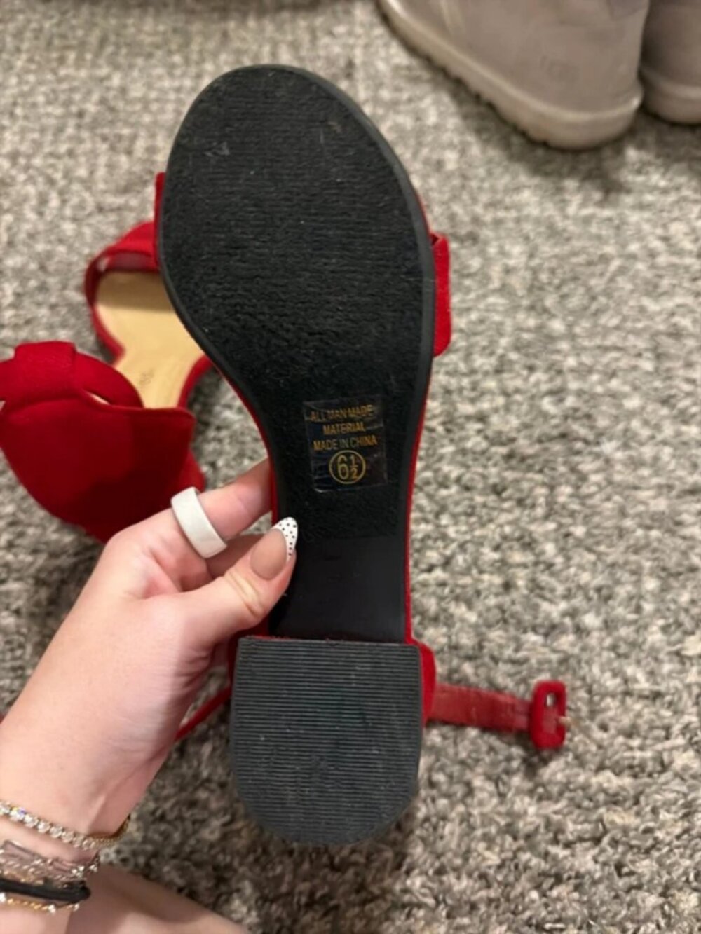Red heels - Picture 3 of 4